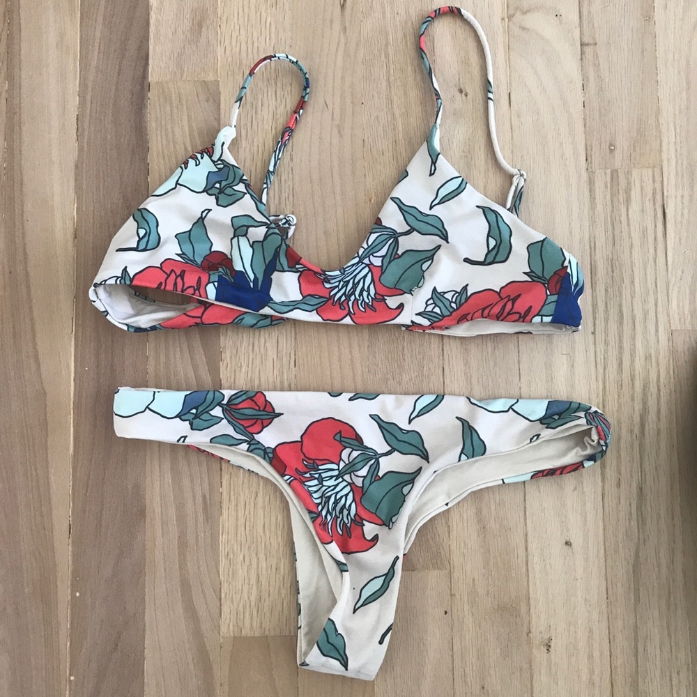 Tavik bikini!